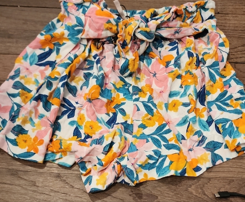 BCBGeneration SHORTS sz M